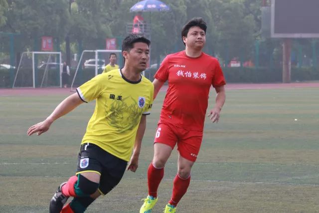 你认为伊劳拉能率利物浦拿到英超冠军吗？泰勒·亚当斯：绝对能！