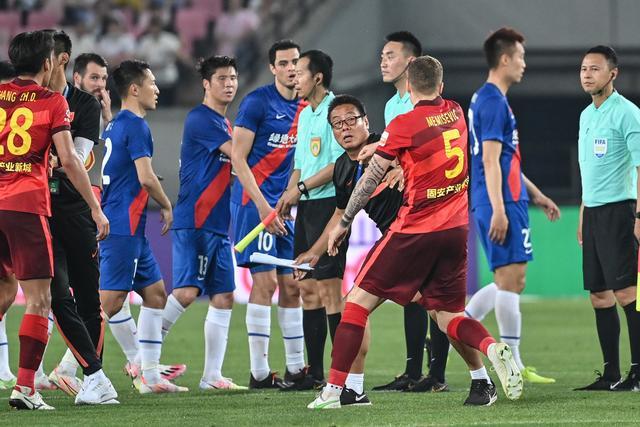 完美发挥！布里奇斯上半场5中4&三分3中3 砍下11分+4+3&正负值+9
