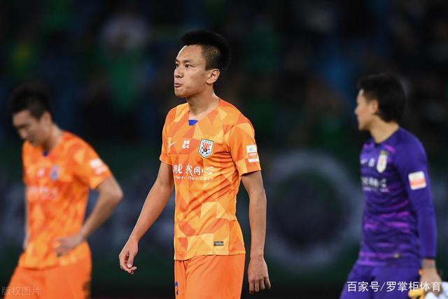 皇马季前赛收官3-0胜 沙尔克告负穆帅眼部受伤引关注